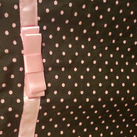 Juniors black skirt w/ pink polka dots - Picture 4 of 4